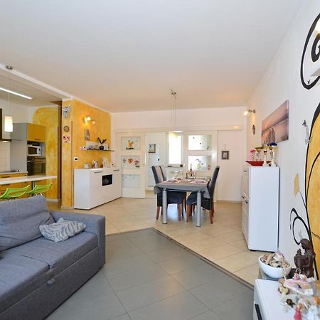 Noemi & Ana Apartment Ровінь Екстер'єр фото