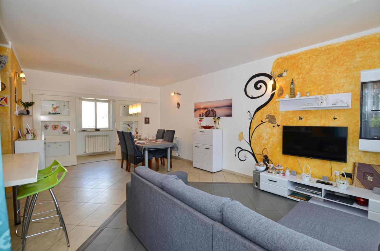 Noemi & Ana Apartment Ровінь Екстер'єр фото