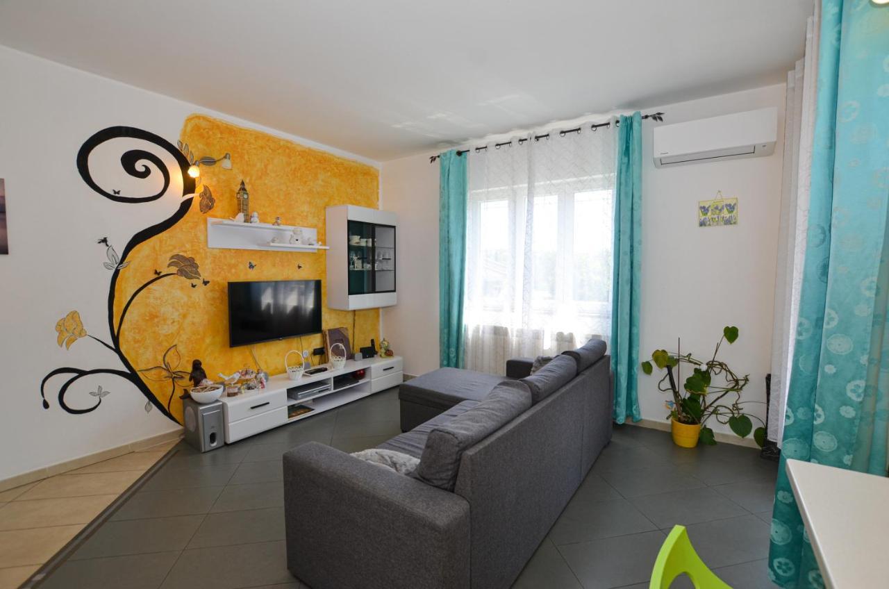 Noemi & Ana Apartment Ровінь Екстер'єр фото