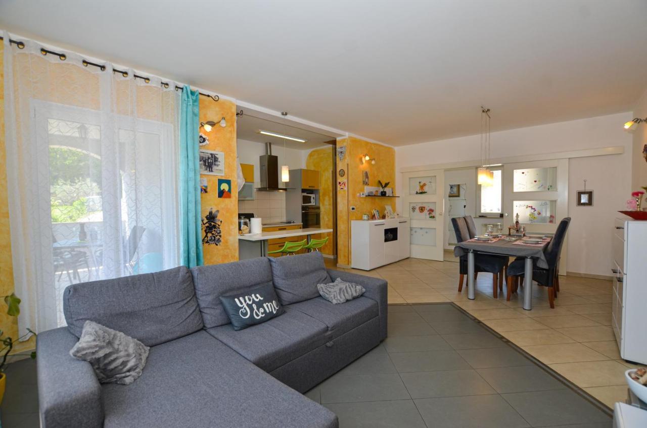 Noemi & Ana Apartment Ровінь Екстер'єр фото