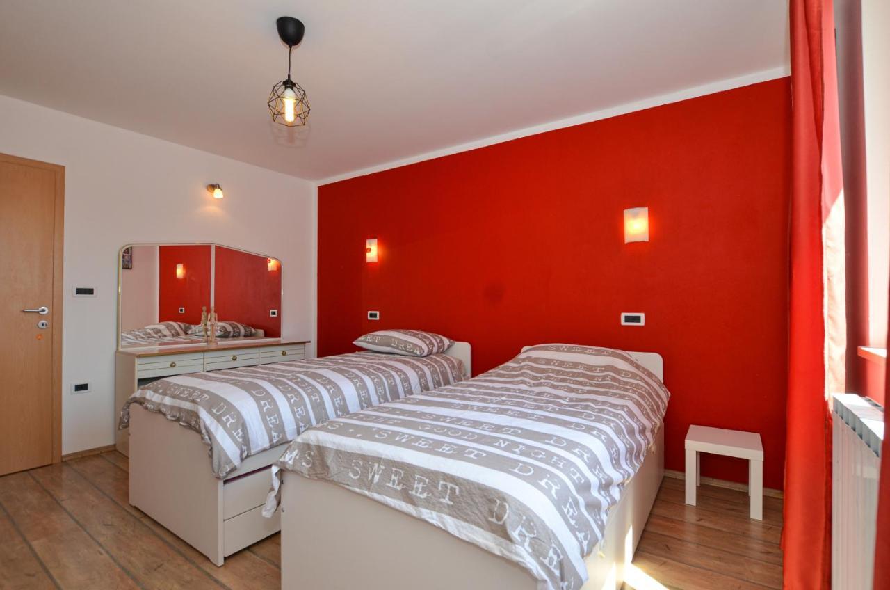 Noemi & Ana Apartment Ровінь Екстер'єр фото